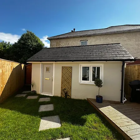 Peaceful Southbourne Studio - Pets Welcome-2